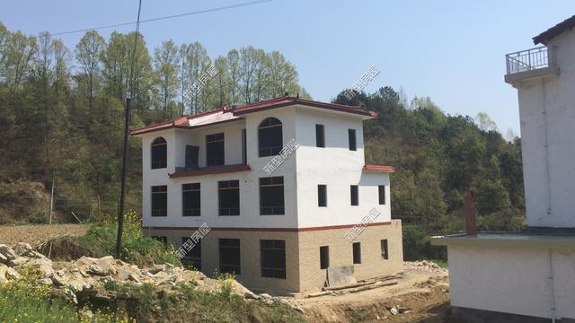 怎么在农村建一栋既好看又实用的房子呢?今天小编带来3套建房案例,供各位参考!