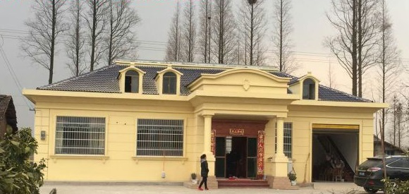 带有阁楼的欧式一层半乡村别墅的设计非常实用,可以作为两层使用,没有浪费。